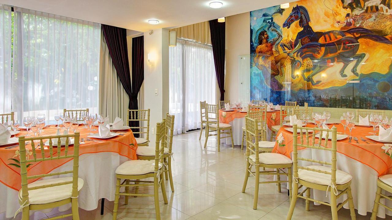 Fiesta Inn Villahermosa Cencali Bagian luar foto
