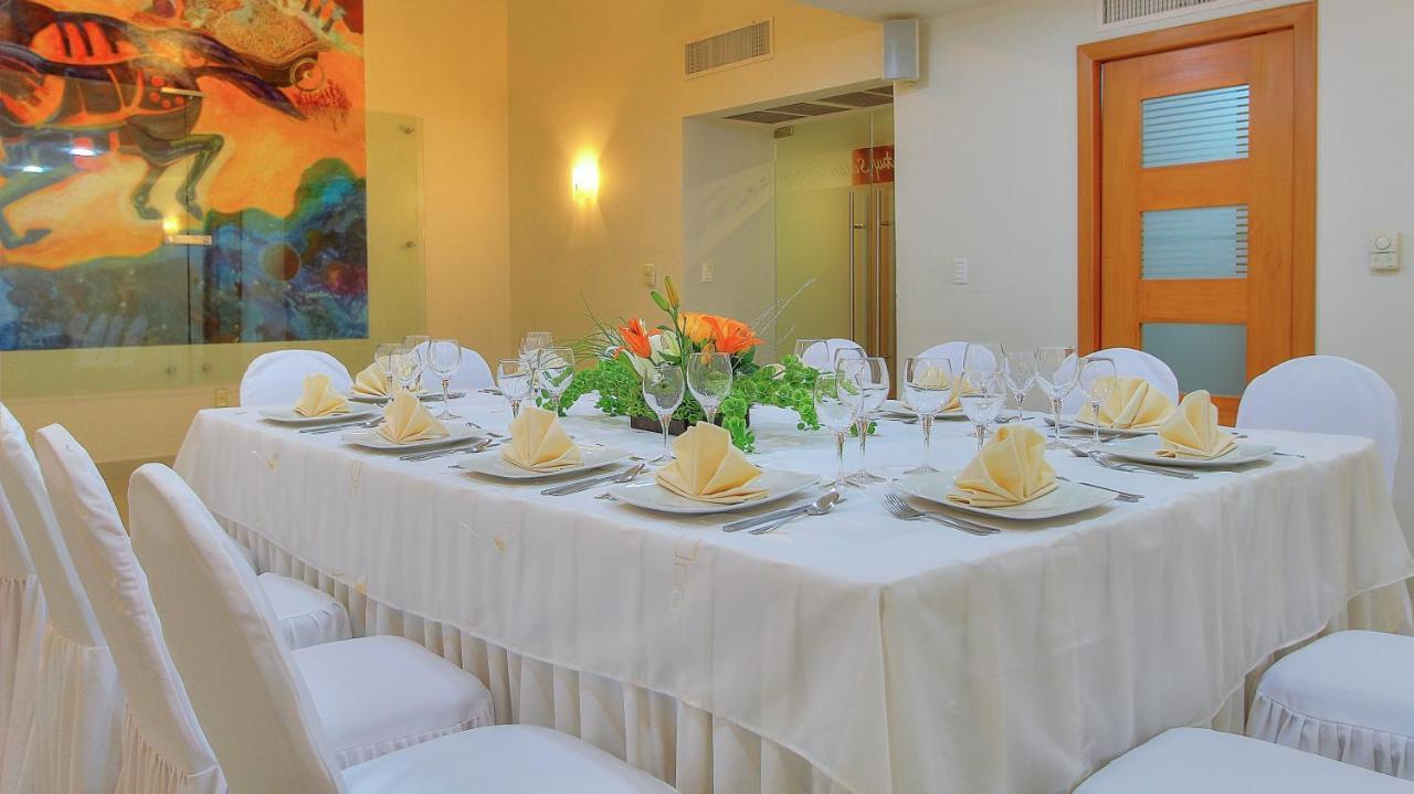 Fiesta Inn Villahermosa Cencali Bagian luar foto